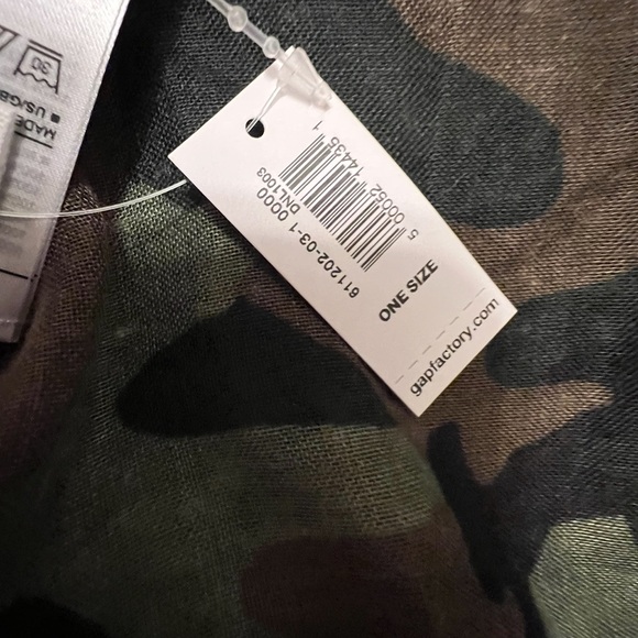 Gap factory camouflage scarf nwt - Picture 4 of 4